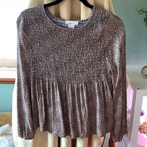 🌟3/15$🌟 Urban Romantics leopard blouse, peasant sleeve. Size L